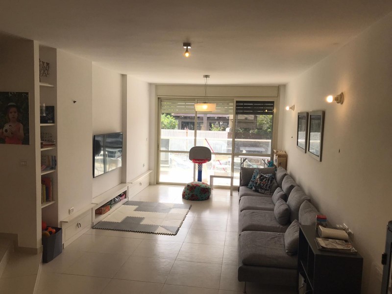 An apartment on S street”Y Agnon in Ra'anana for rent and potential for buying!